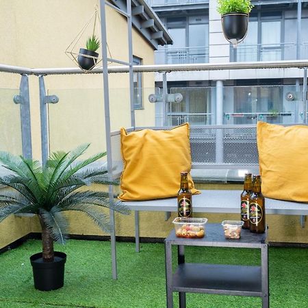 Luxe Place - Netflix & Workspace For 6 Birmingham Esterno foto