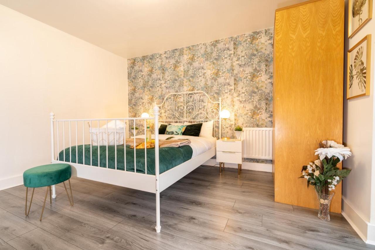 Luxe Place - Netflix & Workspace For 6 Birmingham Esterno foto