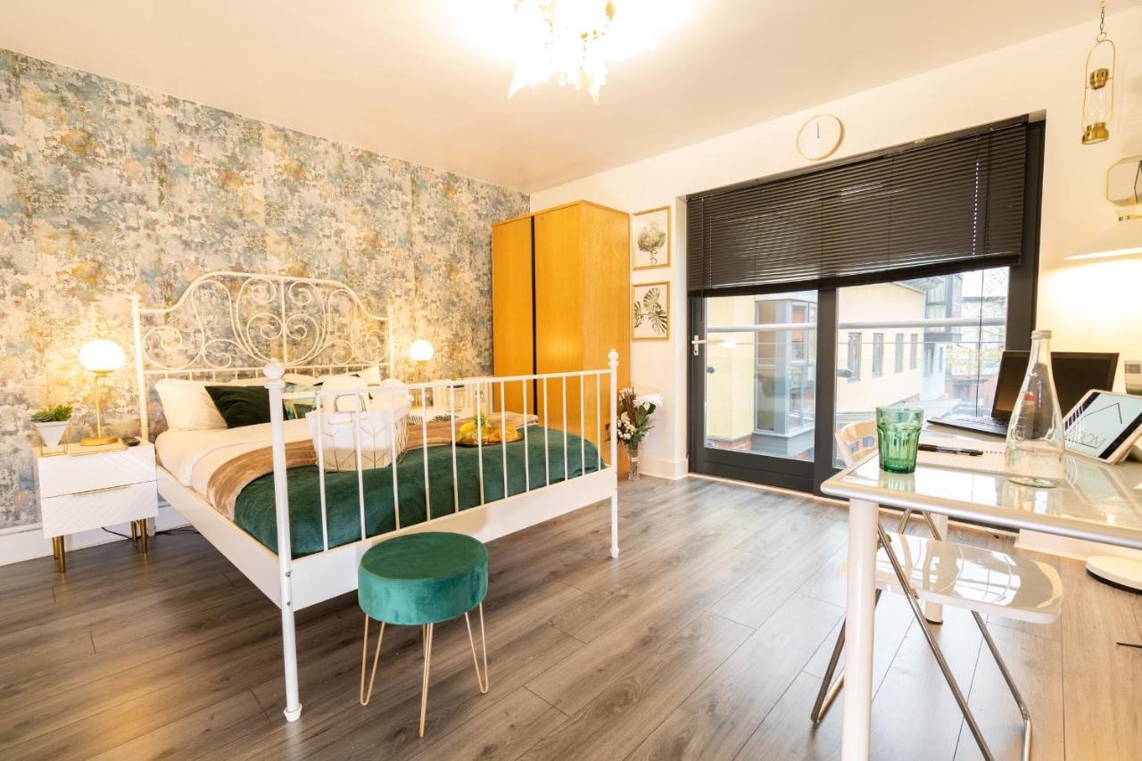 Luxe Place - Netflix & Workspace For 6 Birmingham Esterno foto