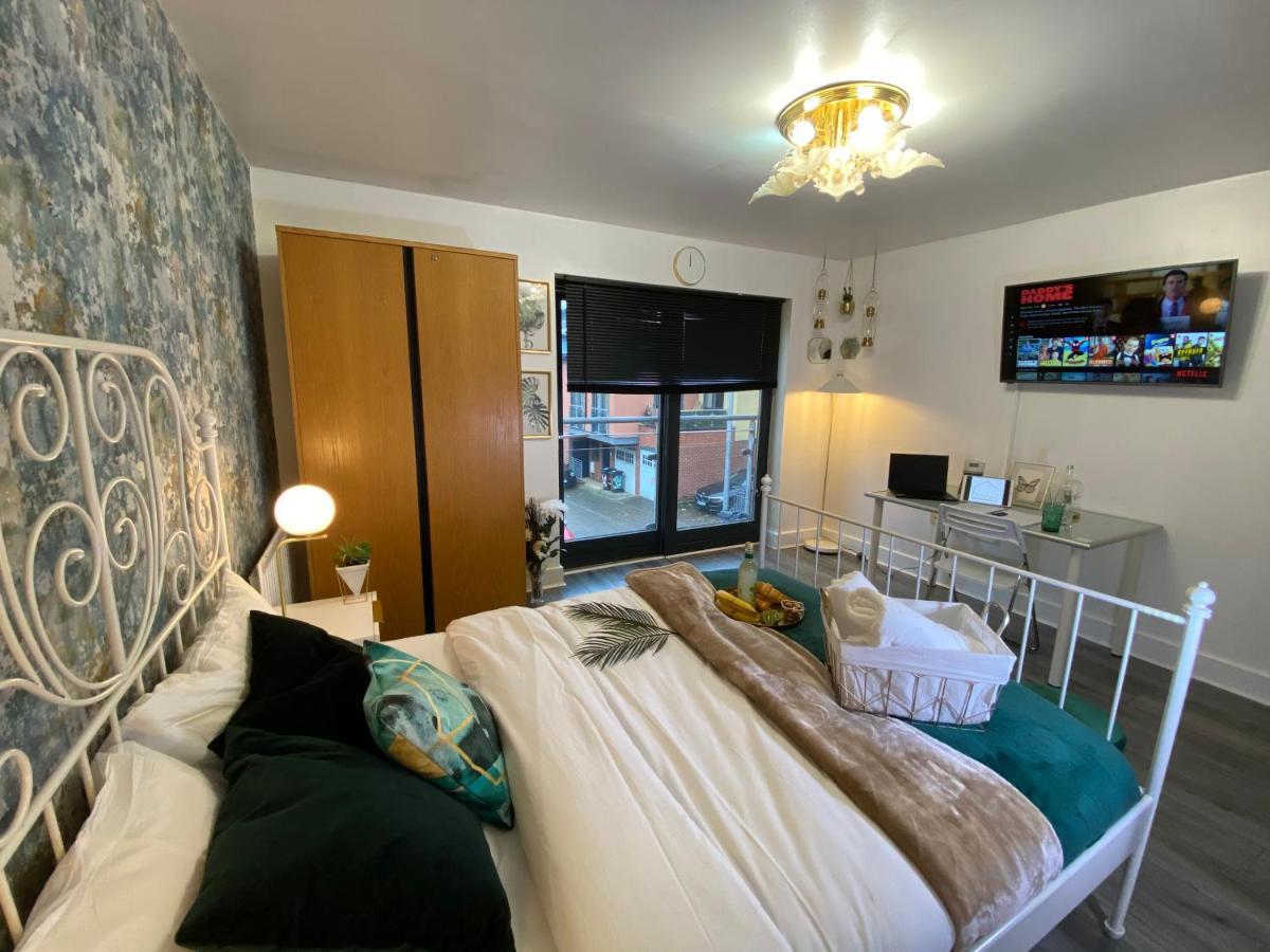 Luxe Place - Netflix & Workspace For 6 Birmingham Esterno foto