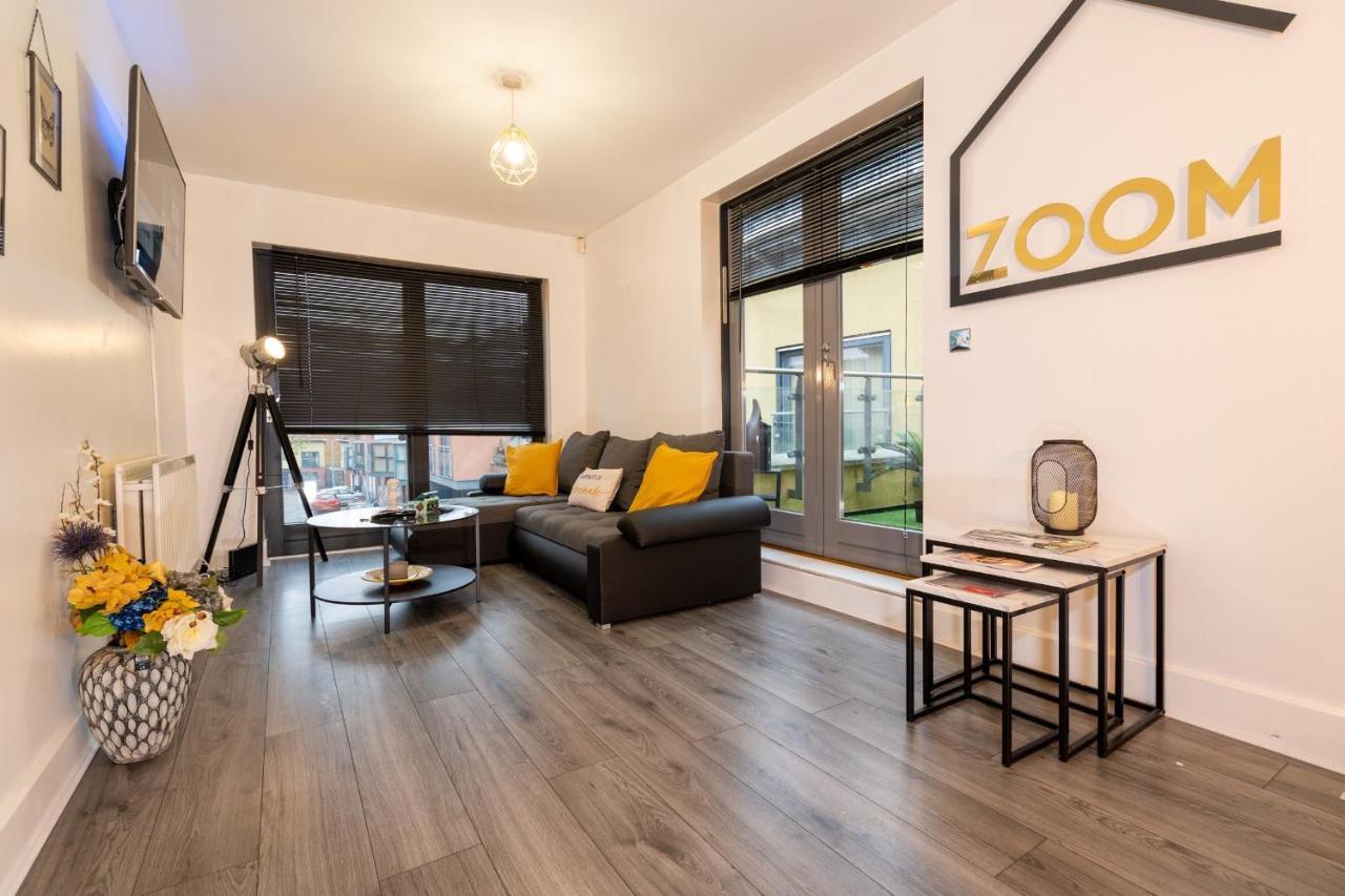 Luxe Place - Netflix & Workspace For 6 Birmingham Esterno foto