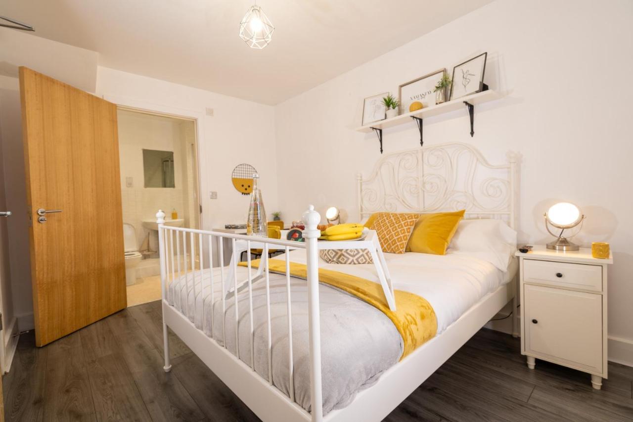 Luxe Place - Netflix & Workspace For 6 Birmingham Esterno foto