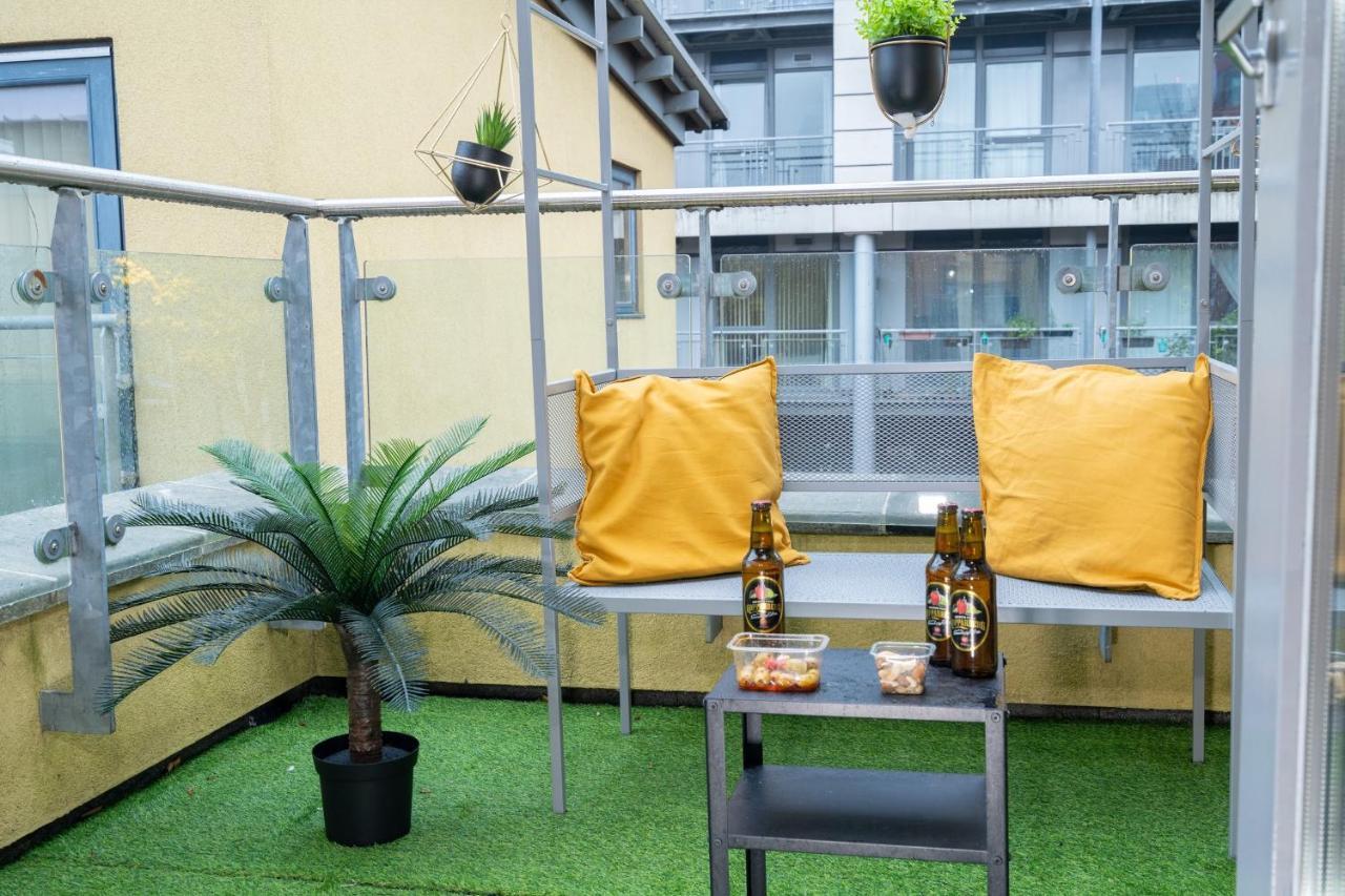 Luxe Place - Netflix & Workspace For 6 Birmingham Esterno foto