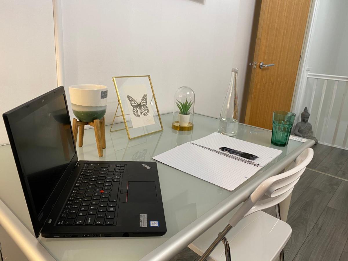 Luxe Place - Netflix & Workspace For 6 Birmingham Esterno foto