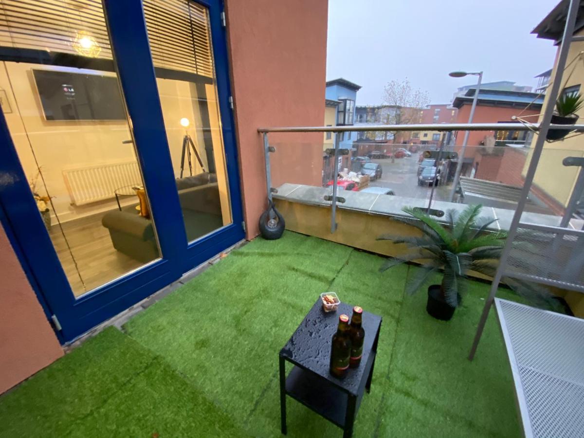 Luxe Place - Netflix & Workspace For 6 Birmingham Esterno foto
