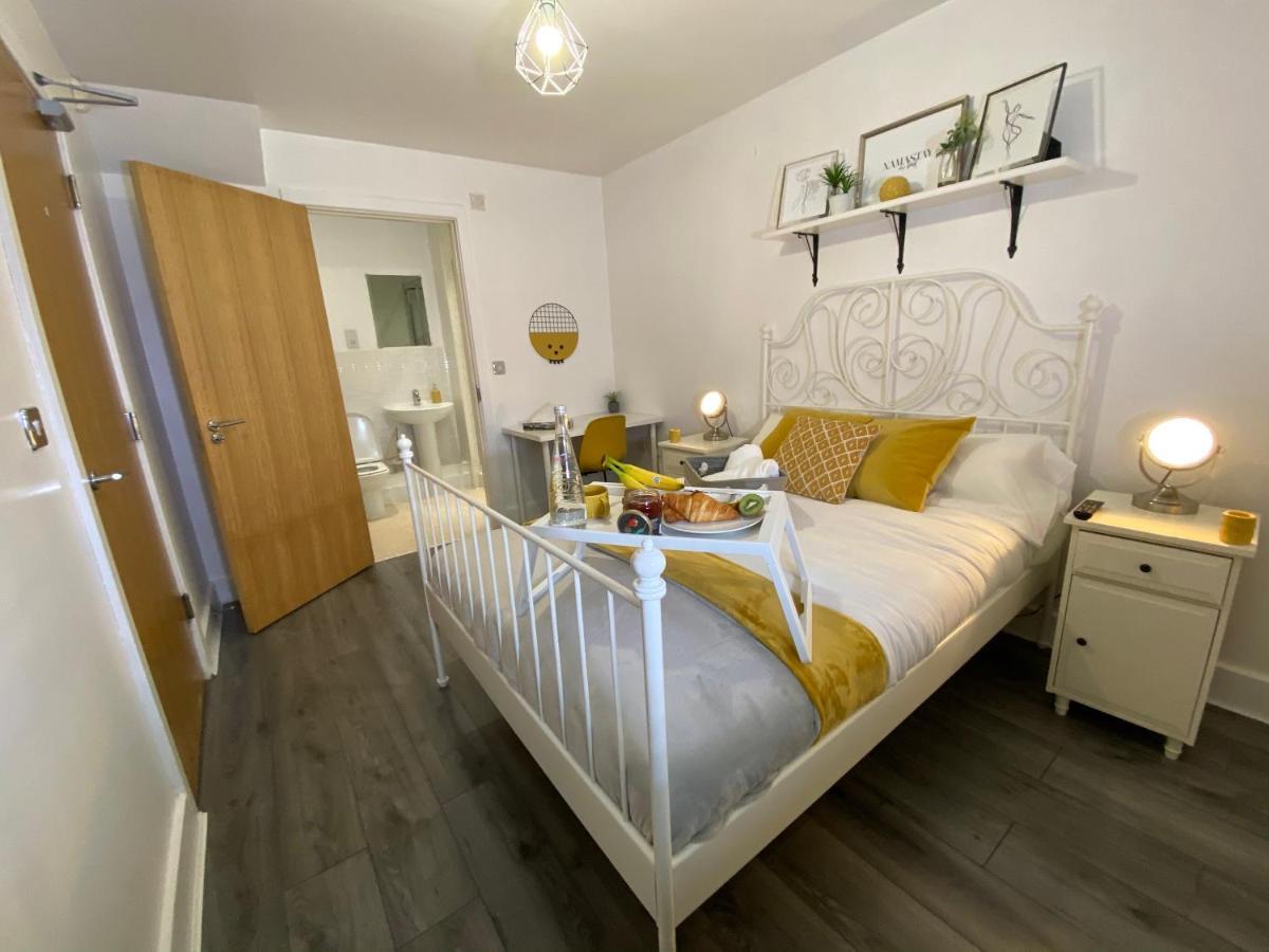 Luxe Place - Netflix & Workspace For 6 Birmingham Esterno foto