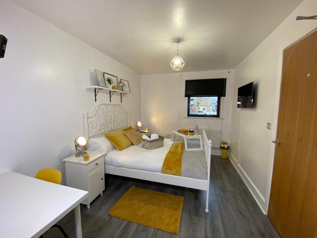 Luxe Place - Netflix & Workspace For 6 Birmingham Esterno foto